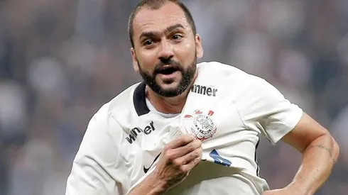 Danilo sai em defesa do Corinthians e 'cutuca' São Paulo