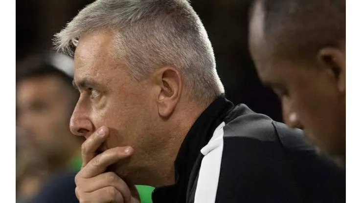 Tiago Nunes pode perder atacante após a pandemia