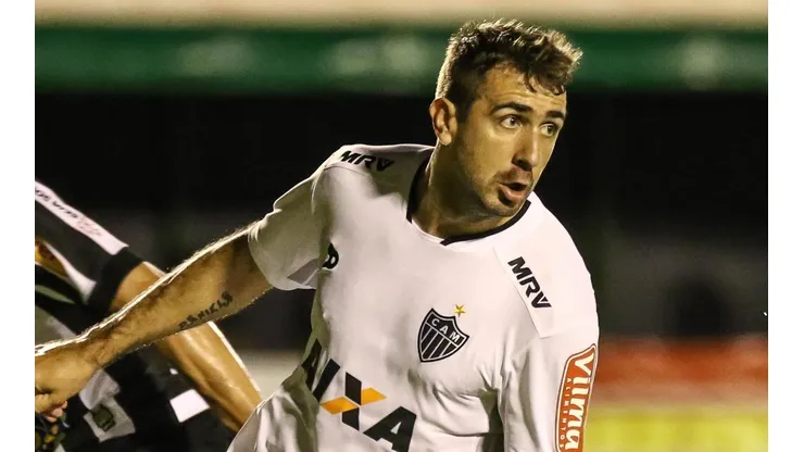 Empresário de Lucas Pratto "tira" jogador do River