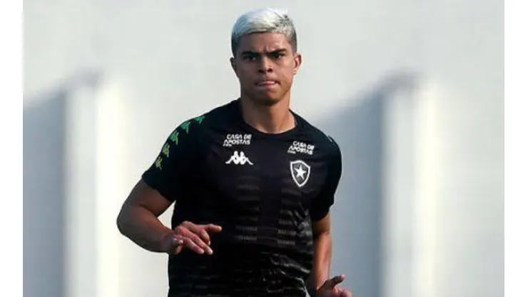 Botafogo mira jovem lateral e já espera saídas de Fernando e Marcinho