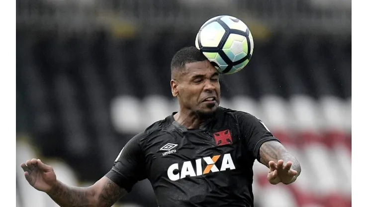 Mazzuco acena possíveis saídas de Breno e mais um medalhão do Vasco