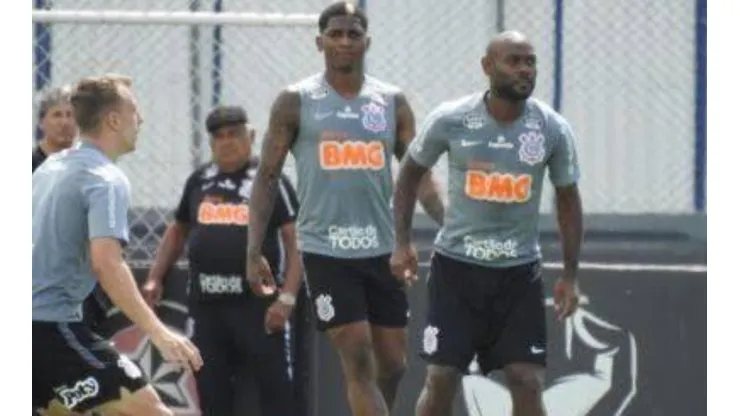 Atacante do Corinthians precisa de cuidados especiais, diz preparador