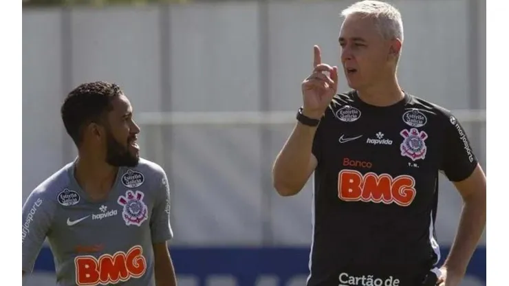 Andrés admite a possibilidade de trazer meia ao Corinthians