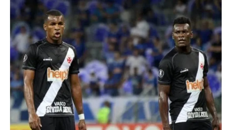 Zagueiro detona diretoria do Vasco por saída conturbada