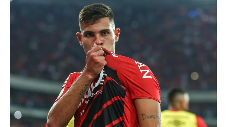 Guimarães ignora Flamengo e bota CAP como prioridade em retorno