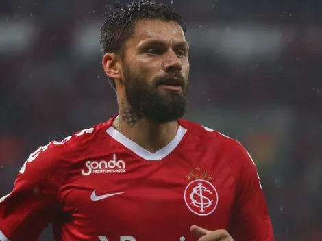 Sóbis admite propostas do Grêmio e resposta comove colorados