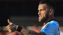 Após críticas a vídeo elogiando Diniz, Daniel Alves dá 'patada' em apresentador Neto