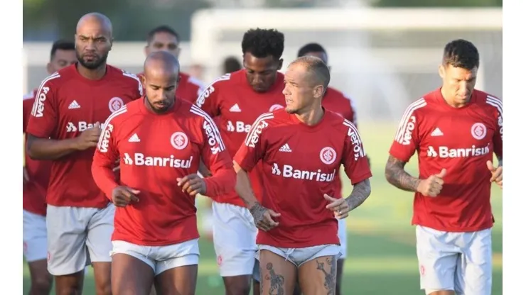Meio-campista do Inter se posiciona sobre volta aos treinos