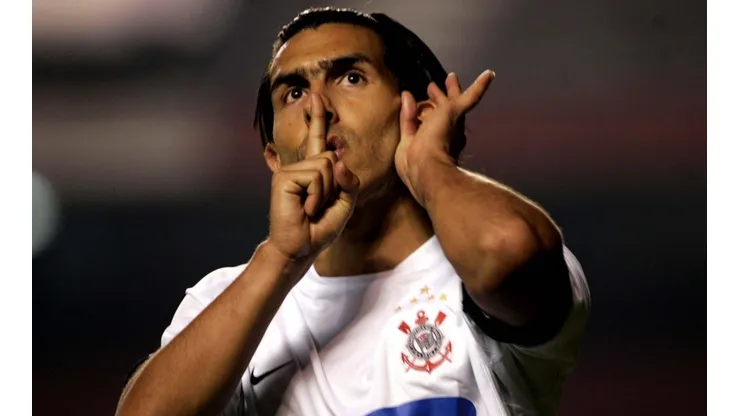 Andrés quebra silêncio e define futuro de Tevez