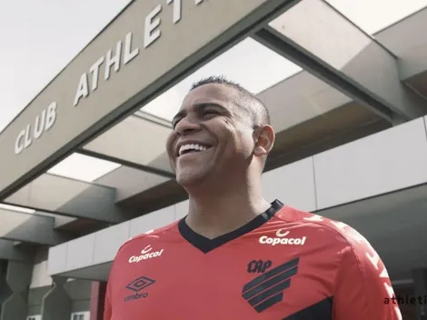 Walter chega ao Athletico e afirma "gana de dar a volta por cima"