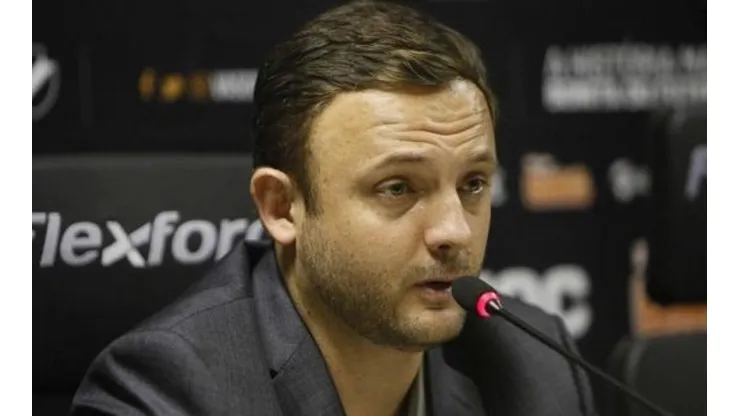 Com contrato prestes a encerrar, Vasco define situação de Mazzuco