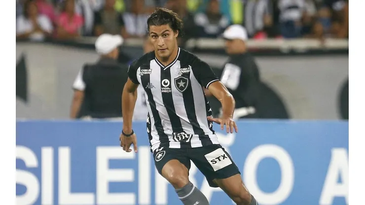 Além de Marcinho, Botafogo busca renovação com lateral Fernando