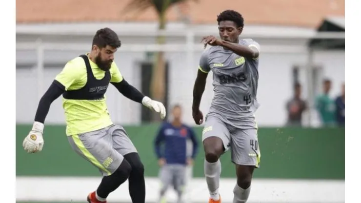 Vasco avança em renovação com goleiro Fernando Miguel; Raul pode sair