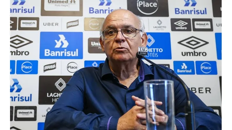 Romildo Bolzan Jr não se cala após declarações de Ferreira e "dispara" contra o atacante; jogador segue em litígio com o Grêmio