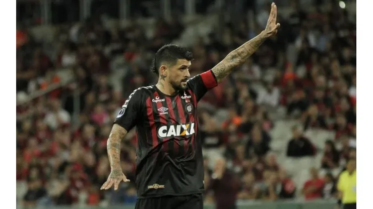 Lucho fala sobre período de dificuldade antes de chegar ao Athletico