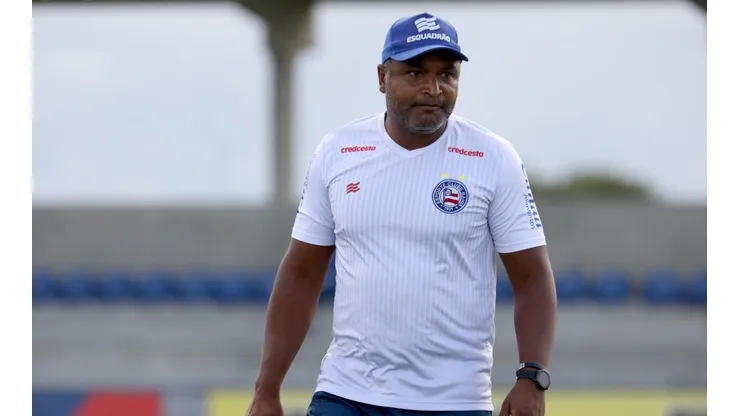 Mais um jogador deixa o elenco de Róger Machado