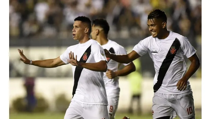 Vasco estuda proposta do Benfica por destaque do time