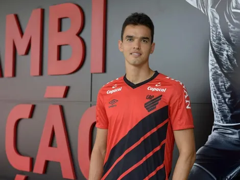 Após chegada de Aguilar, Athletico movimenta mercado e busca novo zagueiro