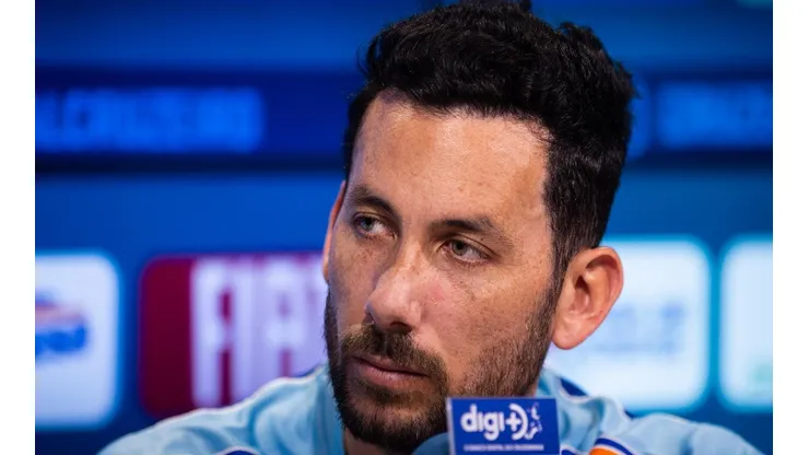 Com clubes argentinos na mira, Ariel Cabral fala sobre situação no Cruzeiro