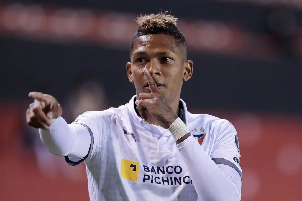 Atacante oferecido – (Photo by Franklin Jacome/Getty Images)