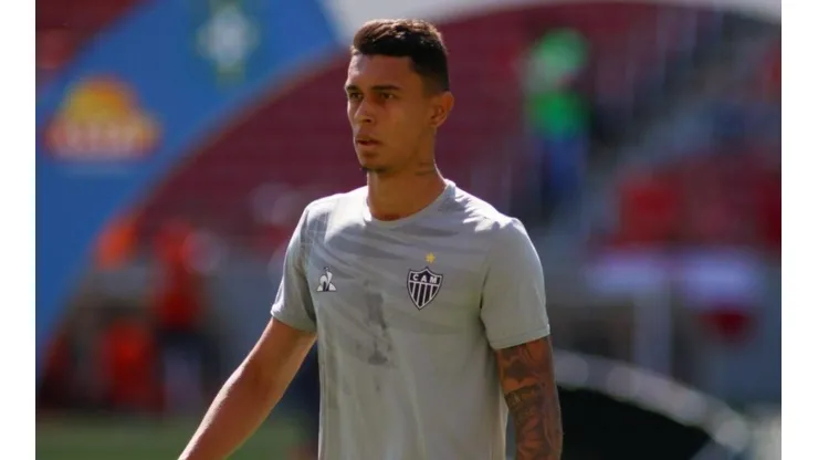 Atlético quer que Guarani pague ao menos parte dos salários do zagueiro Vitor Mendes