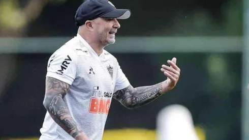 Mattos atende pedido de Sampaoli e mantem revelação da base atleticana no elenco