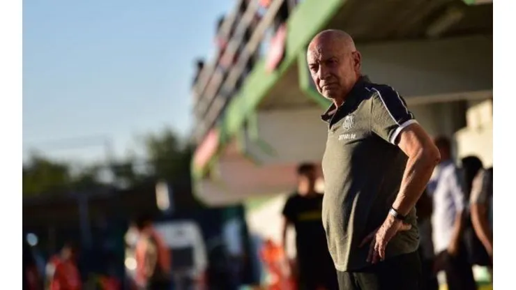 Jesualdo ganha mais uma opção na zaga do Santos