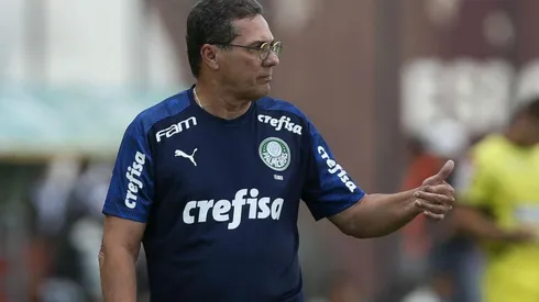 Luxemburgo adota estratégia para falar do futuro dos campeonatos aos jogadores