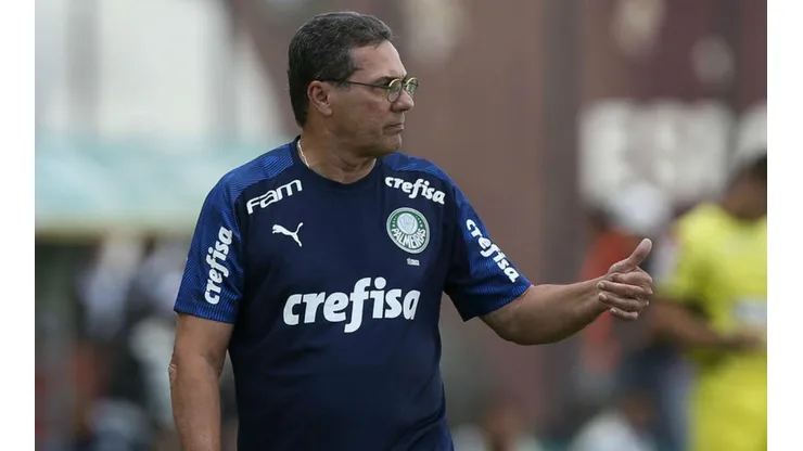Luxemburgo adota estratégia para falar do futuro dos campeonatos aos jogadores