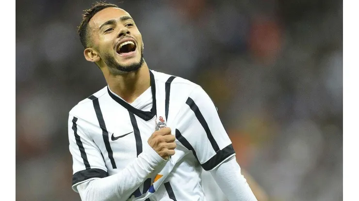 Corinthians toma decisão polêmica com Claudinho