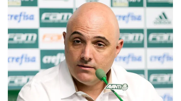 Dificuldades financeiras afetam cofres do Palmeiras e contratação de Viña cria problema