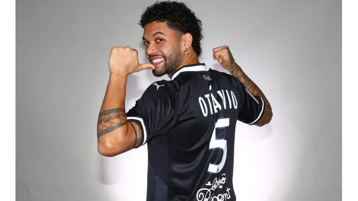 Otávio teve boa passagem pelo Athletico.