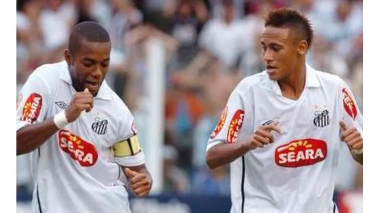 Com Neymar e Robinho no ataque, torcida do Santos elege time do século