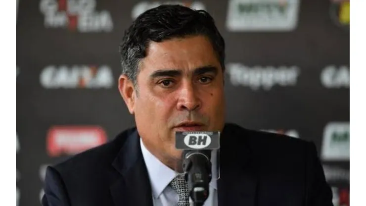 Sette Câmara faz proposta de R$ 400 mil de salário para anunciar defensor no Galo