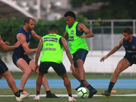 Na mira de Série B e Japão, volante costura saída do Botafogo