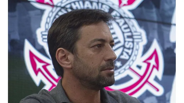 Duílio Monteiro Alves descarta volta de atacante Jô ao Corinthians