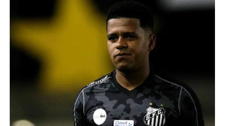 Diogo Vitor reaparece e revela futuro após saída conturbada do Santos