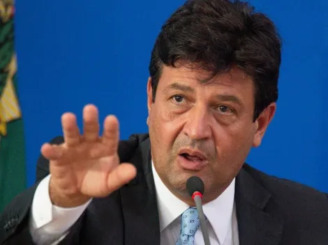 Mandetta contraria Bolsonaro até dentro de campo; veja as maiores torcidas na política