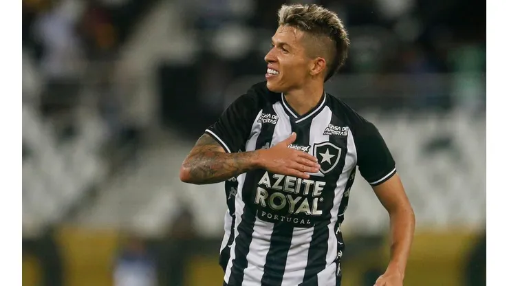 Bruno Nazário fala sobre adaptação ao Botafogo em entrevista exclusiva