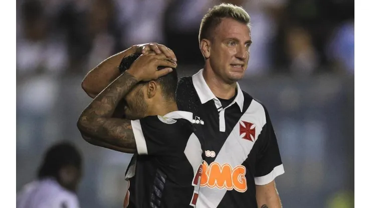 "Essas coisas fazem mal para o coração", desabafa Maxi em passagem no Vasco