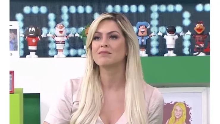 Ex-gremista provoca Renata: “Tem muito tempo que você não comemora título"