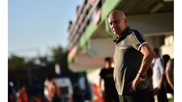 Pupilo de Jesualdo corre contra o tempo para não desfalcar o Santos na temporada