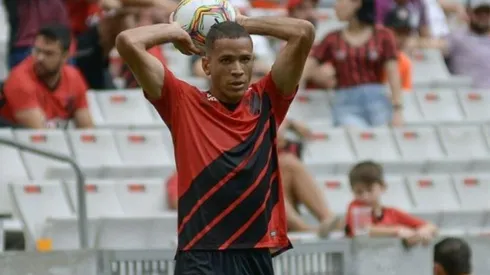 Athletico define rumo de contrato do lateral Elias, emprestado pelo Sport