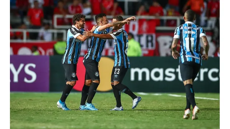Empresário de meia Alisson revela propostas do exterior pelo atleta