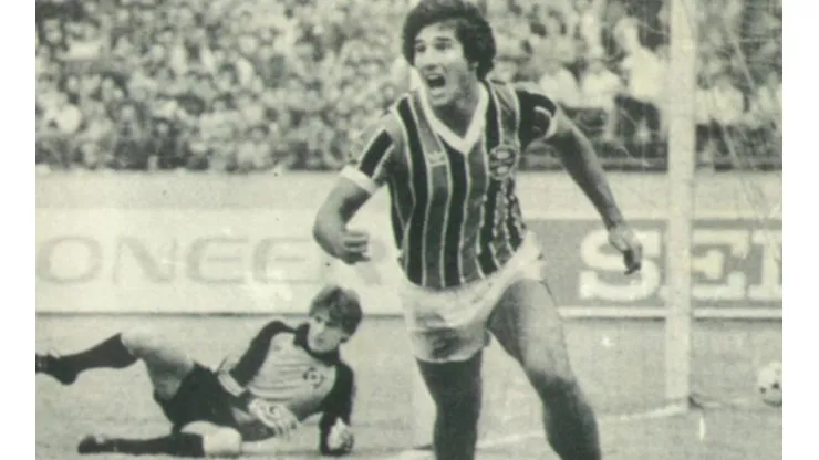 Jogo mais importante: Renato Portaluppi vibra com gol marcado contra o Hamburgo em 1983 (Foto: Acervo Grêmio/Divulgação)