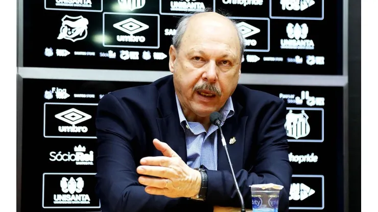 Peres solta o verbo e "ataca" jogadores que deixaram o Santos