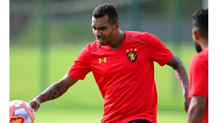Elton puxa a "barca" no Sport com mais 7 fora dos planos de Daniel Paulista