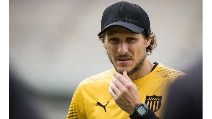 Forlán revela que gostaria de treinar Internacional e São Paulo