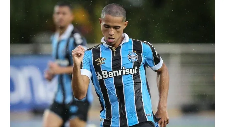 Pupilo de Portaluppi, Lucas Araújo confirma sondagens para sair do Grêmio