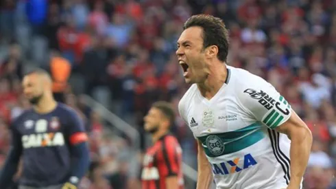 Em bate-papo, Kleber abre o jogo e revela qual sua história mais surpreendente dentro do futebol